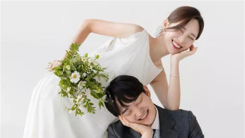 女神降临|《女神降临》美女作家离婚后坚称不婚，如今带娃嫁帅气漫画家