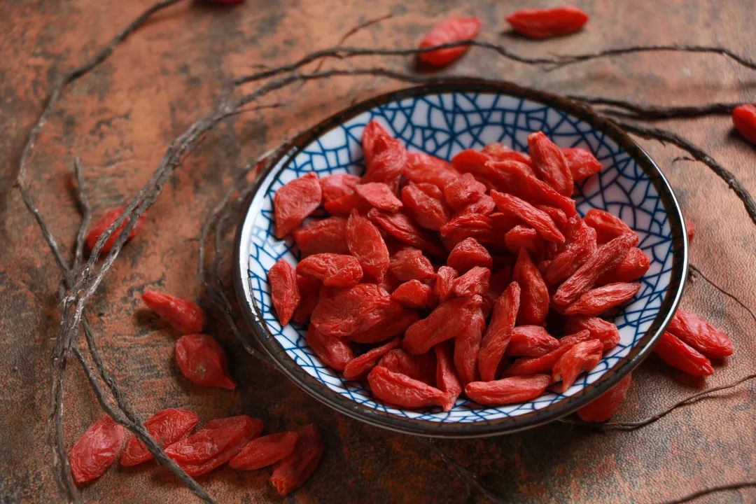 枸杞|常见中药枸杞子滋肾润肺、补肝明目、抗癌,但这类人可别乱用!