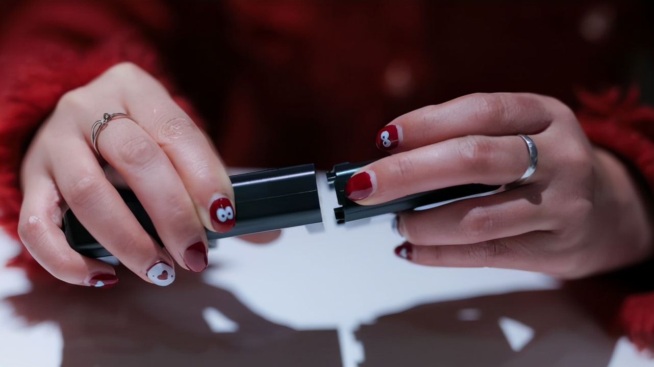 充电器|职业摄影师最想要的充电器！XTAR SN4全能相机充电器上手！