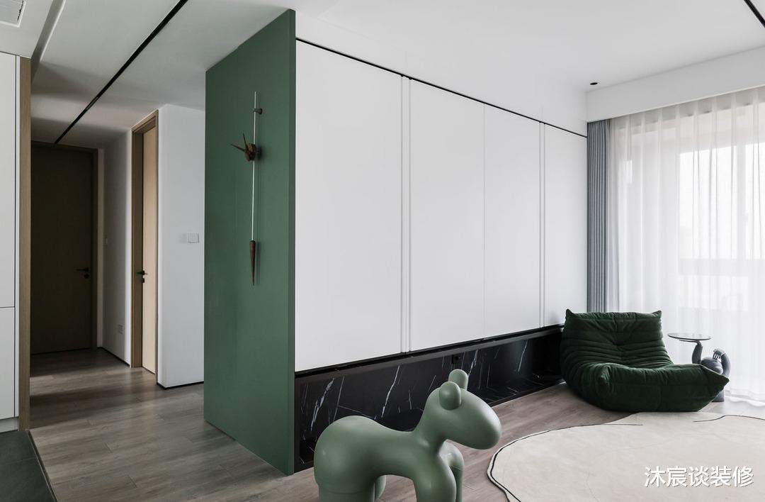 上海夫妇的新房，多功能客厅很实用，室内简洁治愈，还有大量收纳