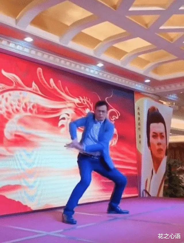 黄日华|香港老戏骨为出轨妻子倾尽家产？现身商场表演被群嘲