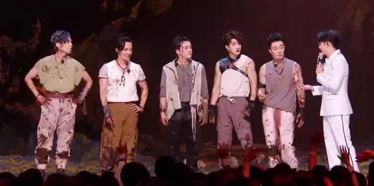 三体|《披哥2》捧错人,混到四公仍是素人,“三无”哥哥出局皆大欢喜