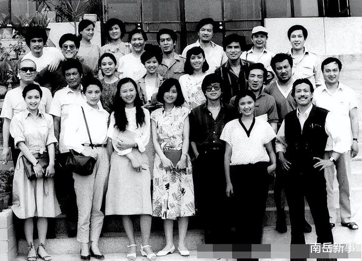 肖雄|肖雄:80年代家喻户晓,巅峰时为了事业而离婚,如今过得怎么样了