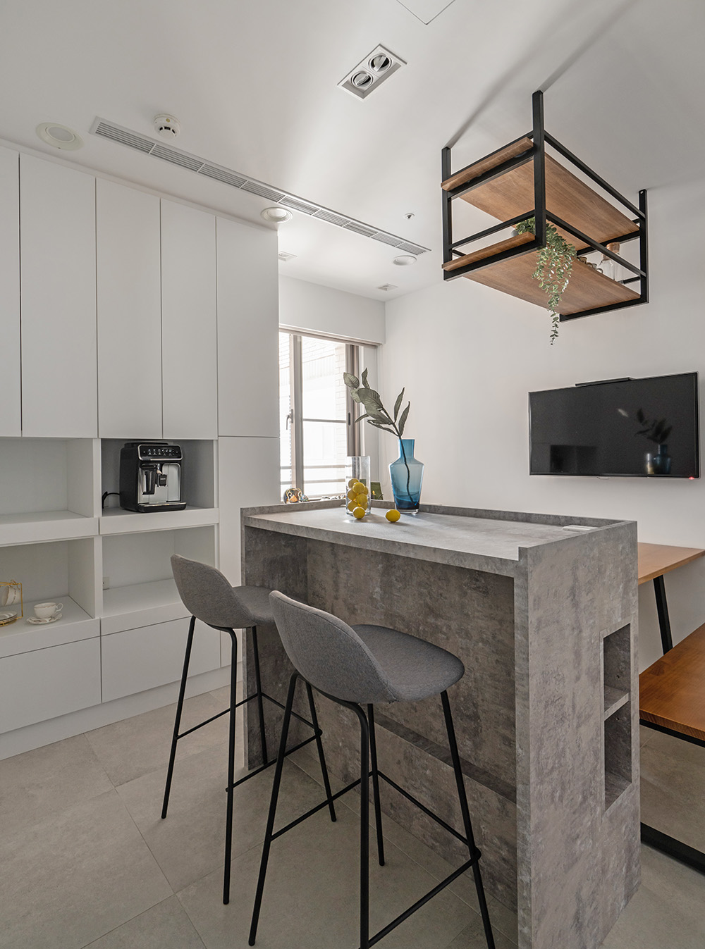 灰色调的装修很压抑?看了这套90㎡两房两厅,我却想尝试