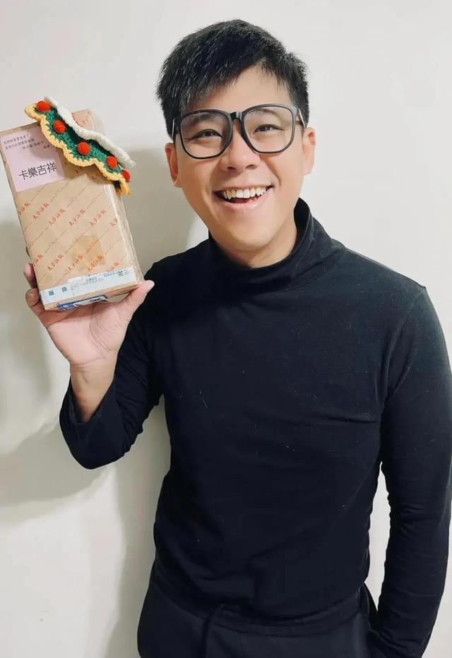 汪小菲|汪小菲这是准备放弃女儿吗？现身直播间情绪低落，不想争取抚养权