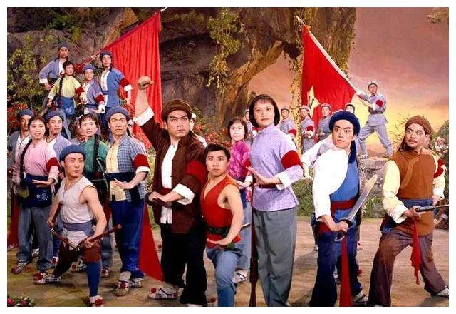 杨春霞|久违的“柯湘”杨春霞新照曝光，看着像60多岁，但其实已80岁高龄