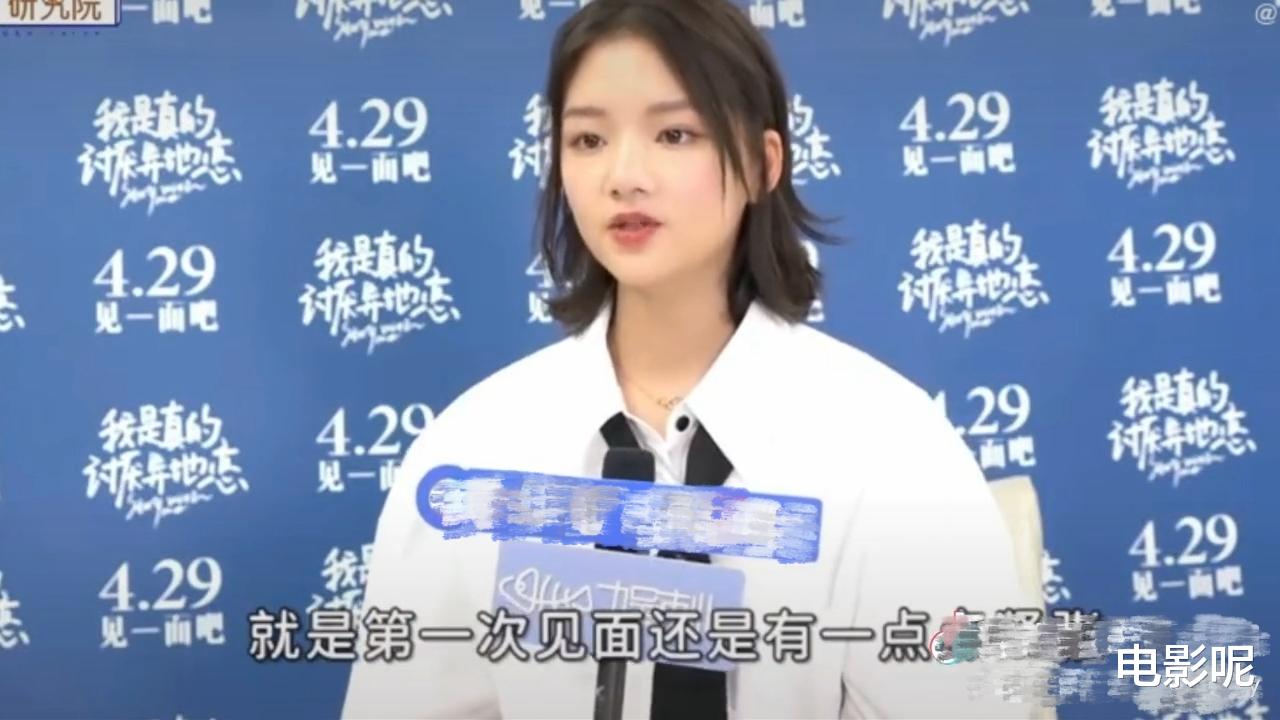 董璇|任敏参加采访，居然说王源是个慢热的人，两人第一个话题还是加vx