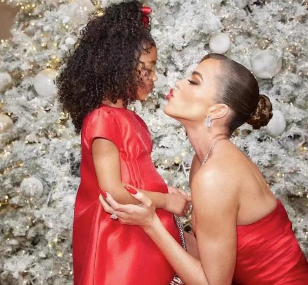 科勒·卡戴珊|第3次追逐卡戴珊，TT和女儿见面，父女一起跳舞，一家四口团聚了