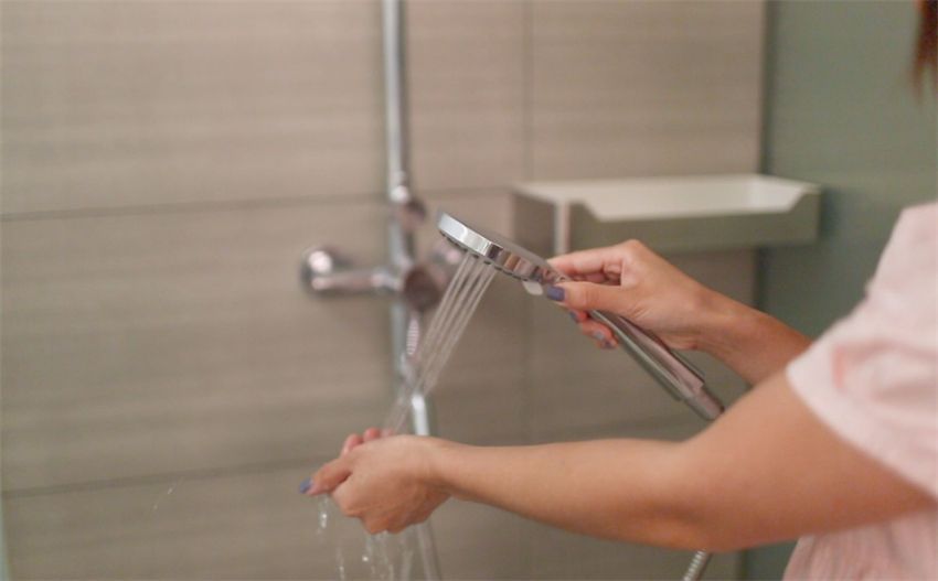 电热水器好还是燃气热水器好?看完这6点对比,就明白了