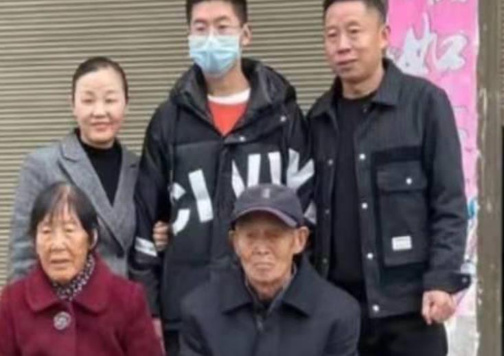 tnt|孙悦带孙卓玩跳舞机，视频画面曝光动作生疏，网友调侃做康复训练