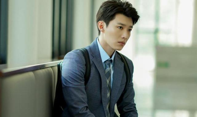 |玫瑰之战:三位男主,三种结局,丰盛收获爱情,宋嘉辰悔不当初!