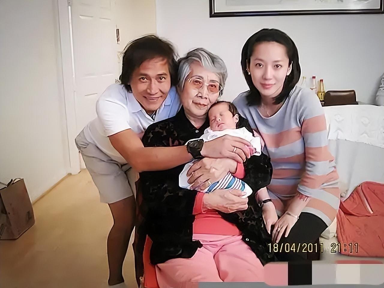 齐秦|62岁齐秦长居内地：频频接廉价商演捞金，穿破洞裤挺大肚腩