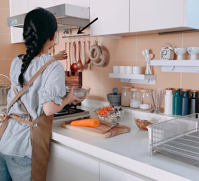 难怪这位韩国博主吸引上万粉丝!几平米厨房,柜子里都整整齐齐