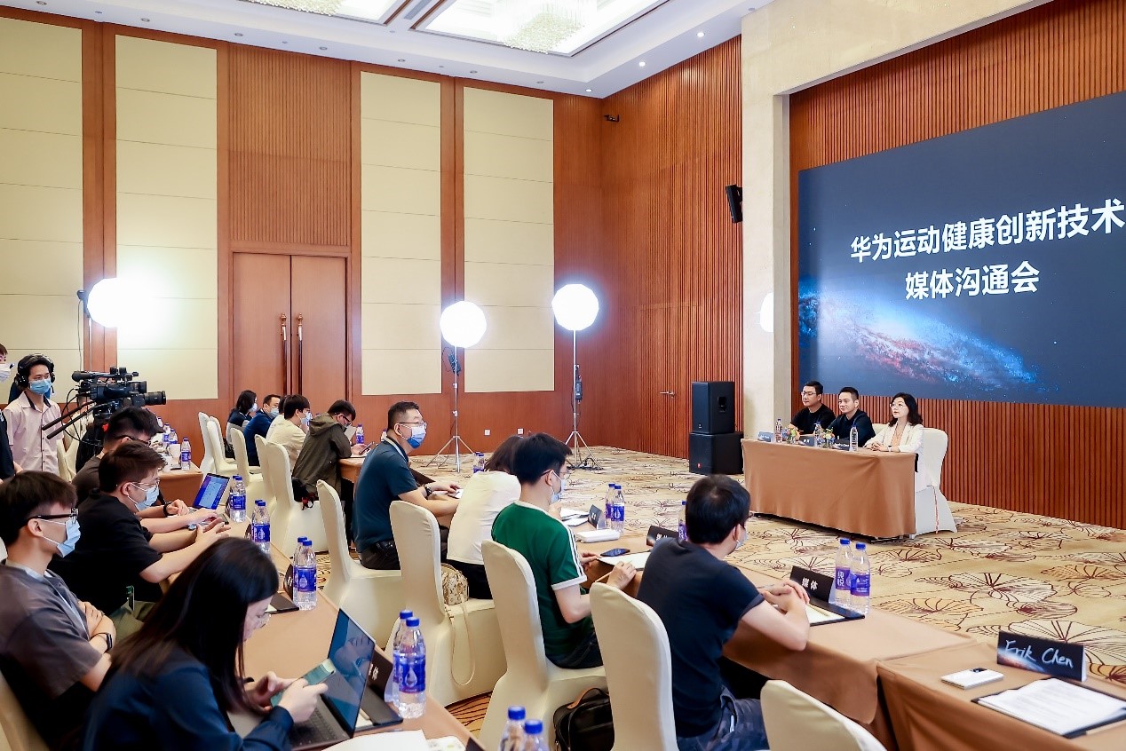 罗永浩|华为运动健康再次秀肌肉，更多技术创新将落地智能穿戴