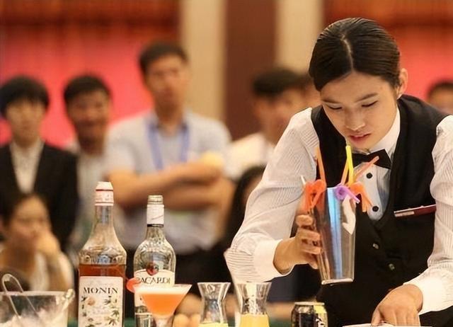 招聘|两大行业员工面临“断代”，高薪招聘也没人去，现在大学生怎么了