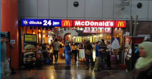 教育部|羡慕！马来西亚一麦当劳为抢人才出绝招，来上班就送iPhone 13