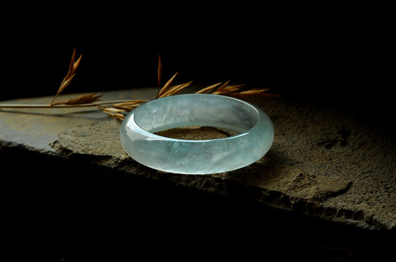 翡翠|给自己留件翡翠，多年以后也许会给你大的惊喜