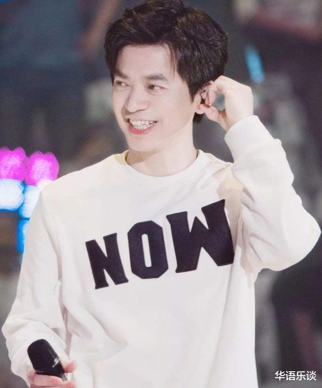 李健|花滑选手上演高端版应援，将李健音乐带上赛场，获偶像鼓励太兴奋