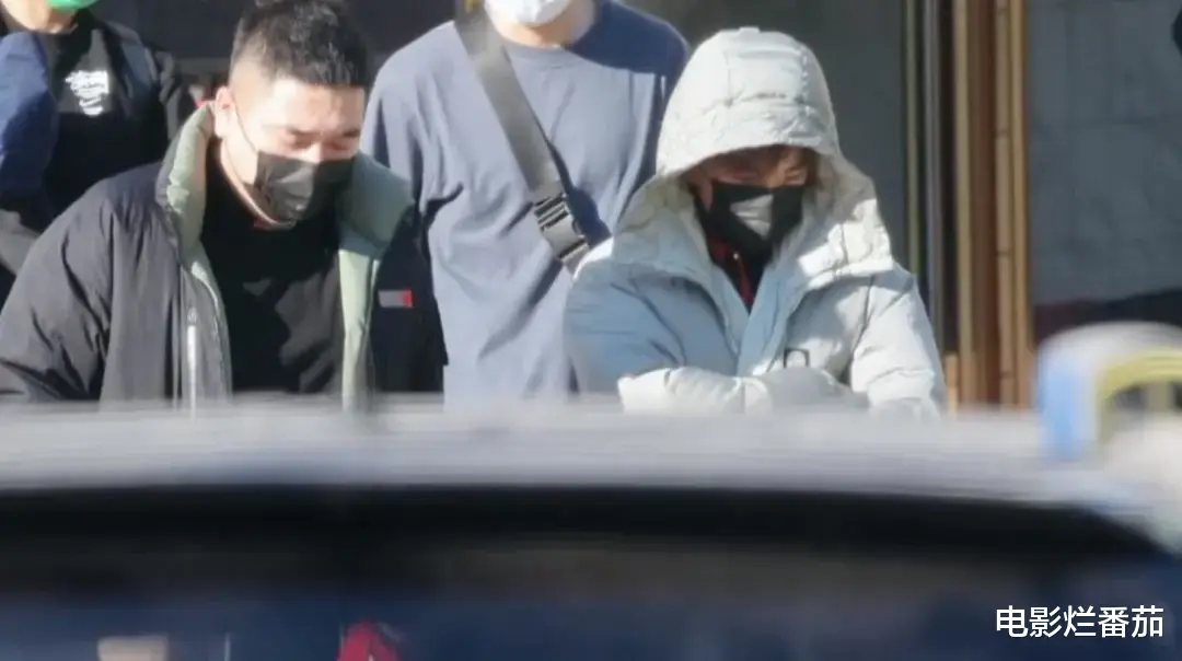 春晚|春晚四次联排：赵丽颖一笑迷人，张小斐美目顾盼，朱一龙走路生风