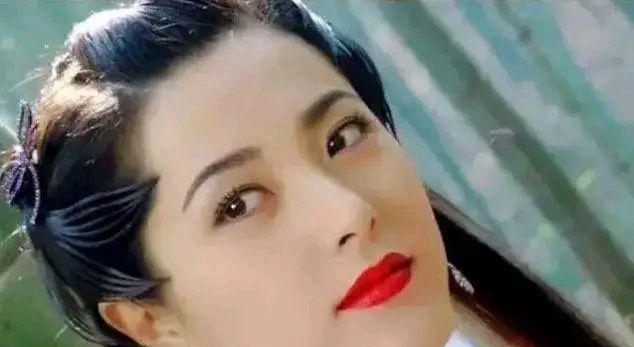 曾黎|曾黎虽“不上镜”，可她却有中戏“两百年美女”的称号！