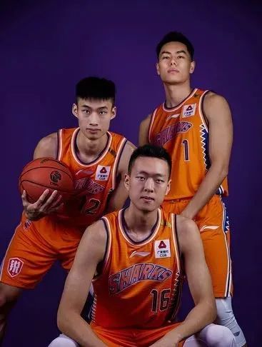 中国男篮|来了！首秀就炸！隔扣2米10大中锋！终于等到中国男篮第一新星