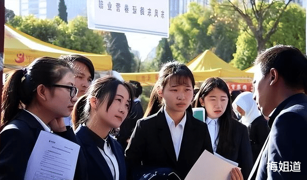 招聘|廉价劳动力已然诞生，老板直言招聘还得大学生，现实让人深感无奈