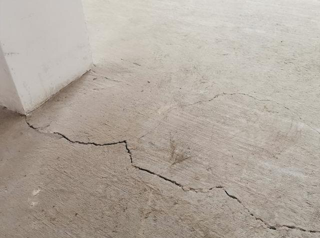楼板开裂怎么办?分成2种情况,再找正确的处理方法