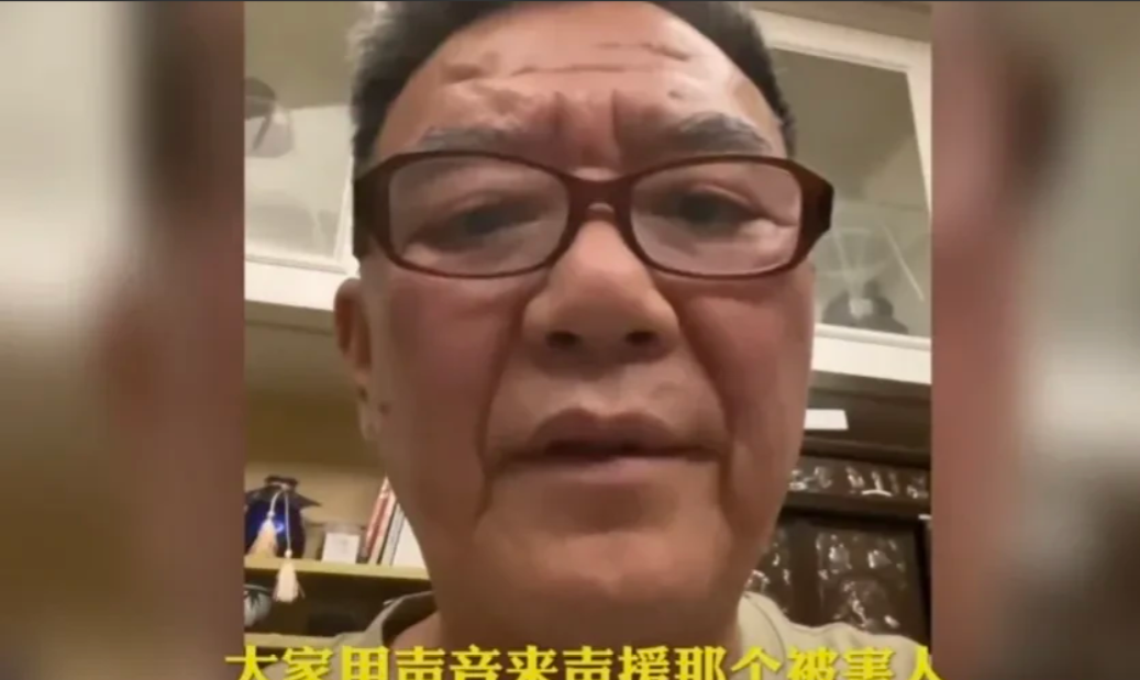 李立群老爷子说:“如果这次唐山打人事件中,被打的是我的家人,我会让警察先处理