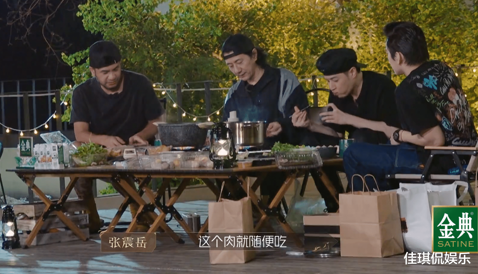 郑钧|《披荆斩棘》郑钧、潘玮柏、张震岳、王大陆在天台边吃火锅边“吹牛”