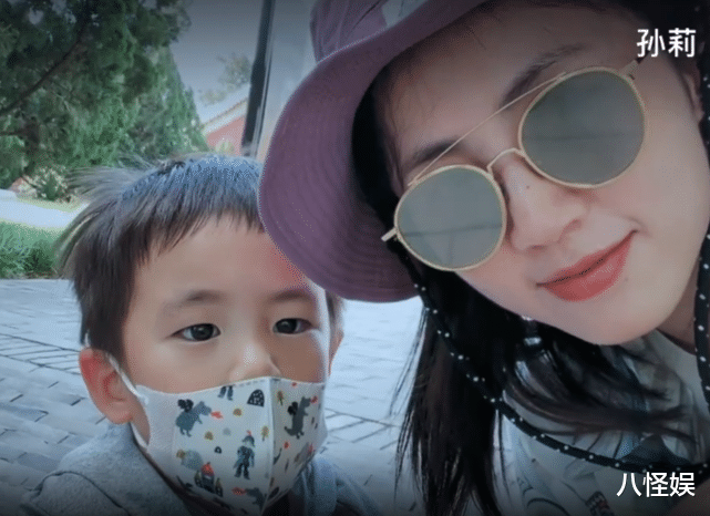 蒋梦婕|孙莉正式公开小儿子正脸照，像极缩小版黄磊，和姐姐多妹似双胞胎
