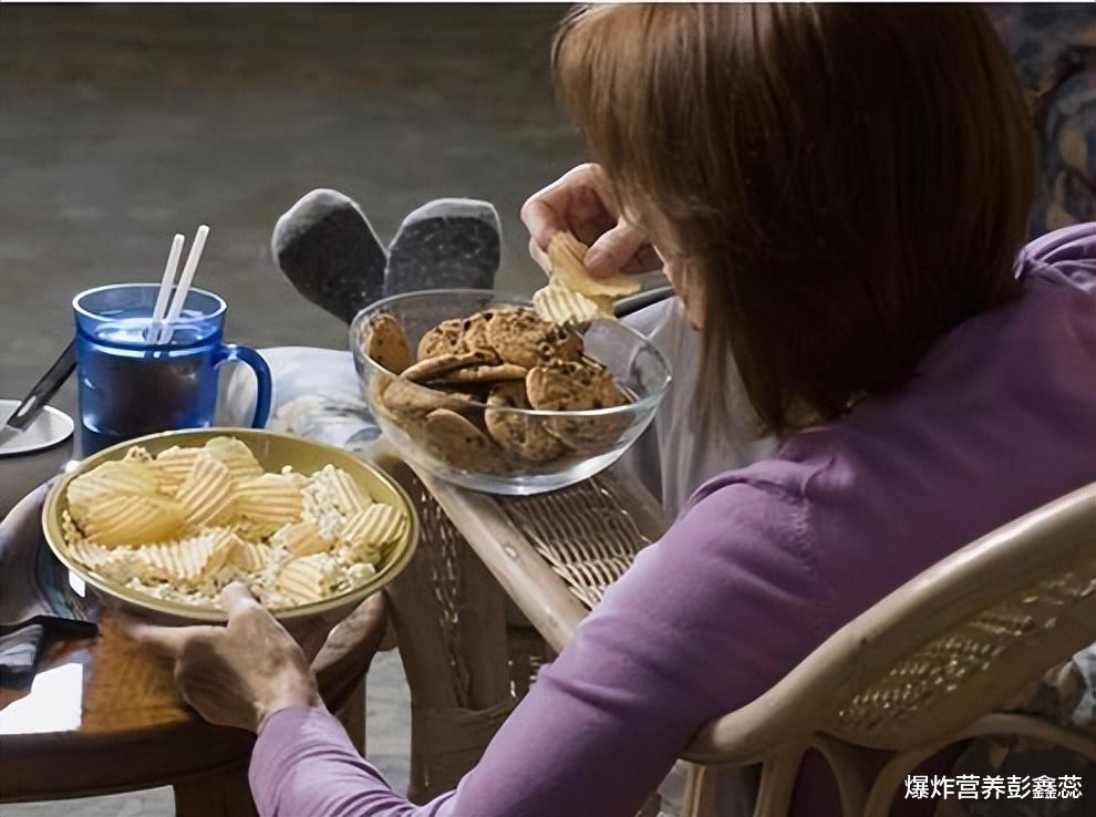 痰湿体质|如果有条件，更建议中老年人常吃这5种零食，饱腹感强营养高
