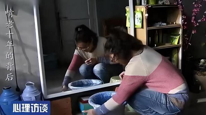 啃老|女大专生啃老10年，母亲将其被褥扔大街，她也不去工作，为啥？