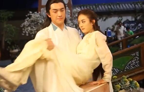 迪丽热巴|“弱鸡”男主迁就不得，女主都抱不动，还有什么脸演偶像剧