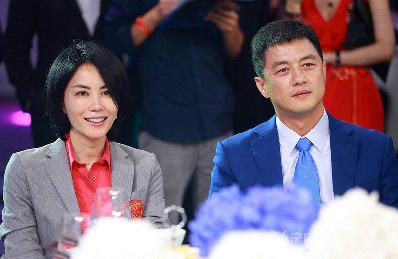 王菲|李亚鹏和王菲在一起后,好闺蜜那英劝王菲说:他就是看中你的名气