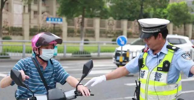 辅警|容易被当成“铁饭碗”的岗位,其实没编制,并且跟正式员工差别大