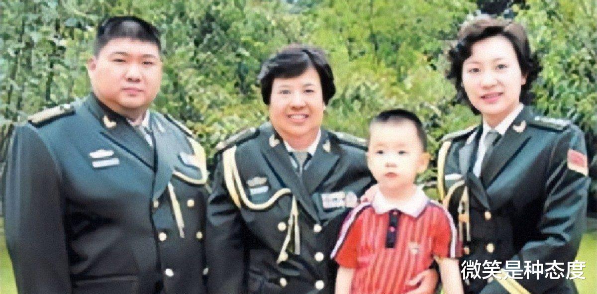 张峻宁|毛新宇离婚后,在2003年娶军医刘滨为妻,如今一儿一女,生活幸福