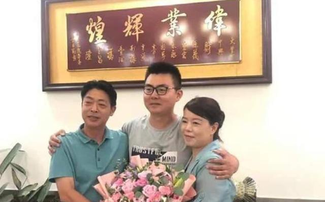 许敏|许敏姚爸到达驻马店与郭威团聚,潘克全程陪同,云昊保驾护航