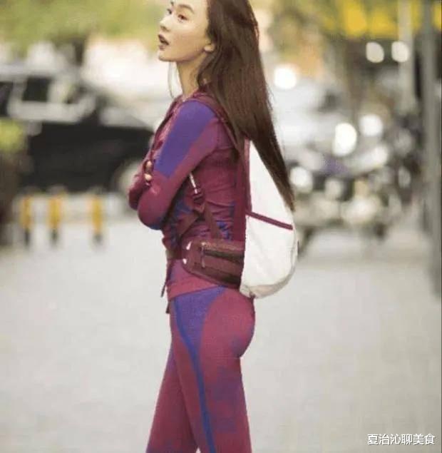 霍思燕|霍思燕真大胆,穿“无痕液体裤”上街,网友心脏遭到“暴击”!