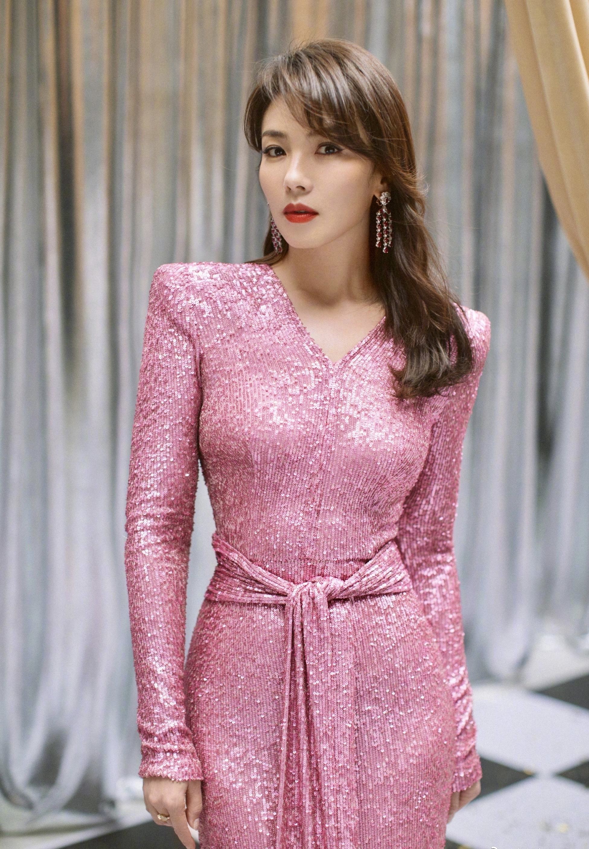 刘涛|刘涛“真人”长啥样，当看到素颜的样子，网友：王珂也太难了