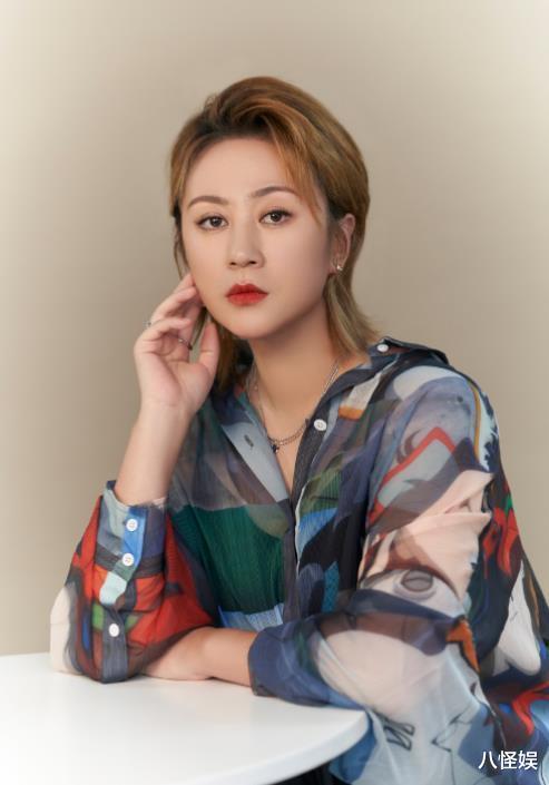 马丽|马丽获奖后发文感谢何炅，直言他是自己的光，相识12年感恩遇到