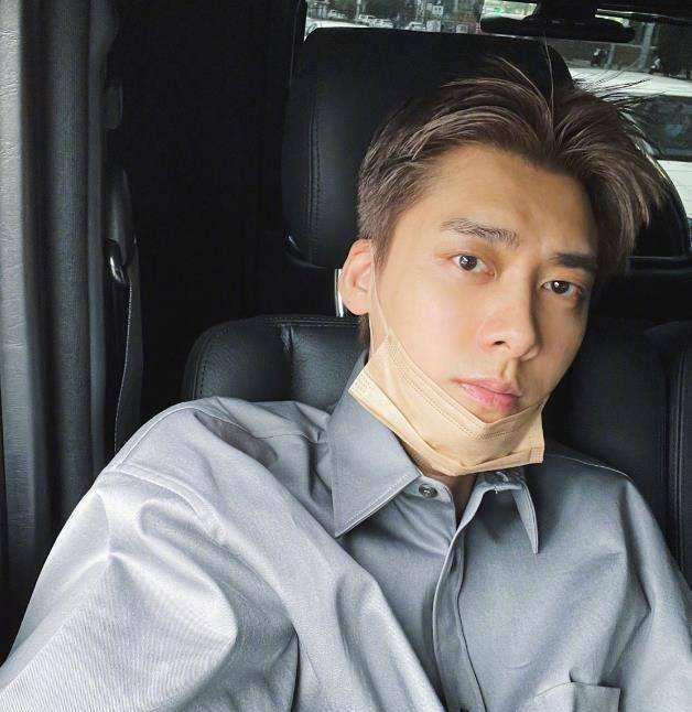 李易峰|35岁李易峰被离职人员爆料：瘾太大控制不住，家人女朋友劝过不听
