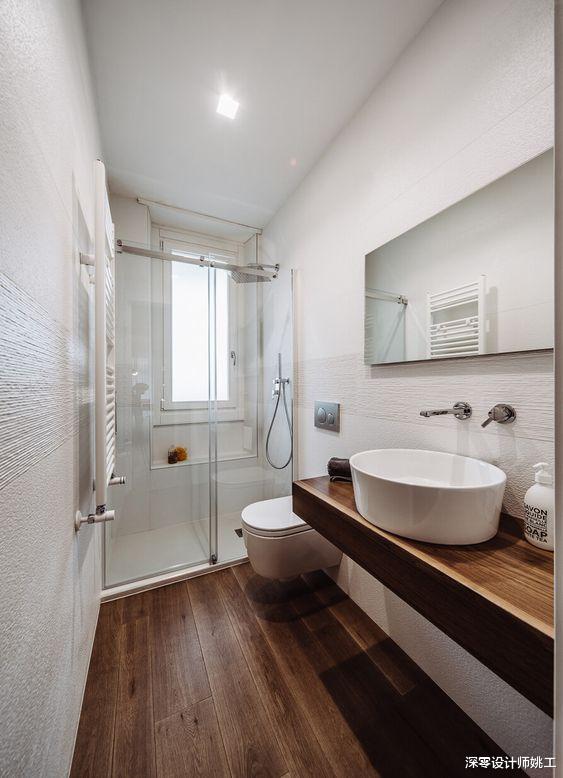 不到6㎡的卫生间,搭配瓷砖务必遵循“墙浅地深”口诀,提亮不显压抑