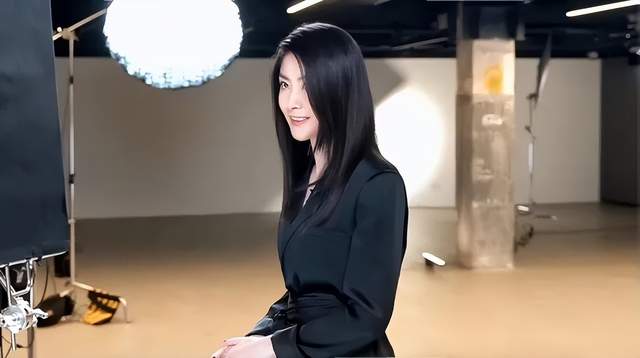 陈慧琳|50岁美上热搜的陈慧琳，保养秘诀是“不跟魔鬼打交道”