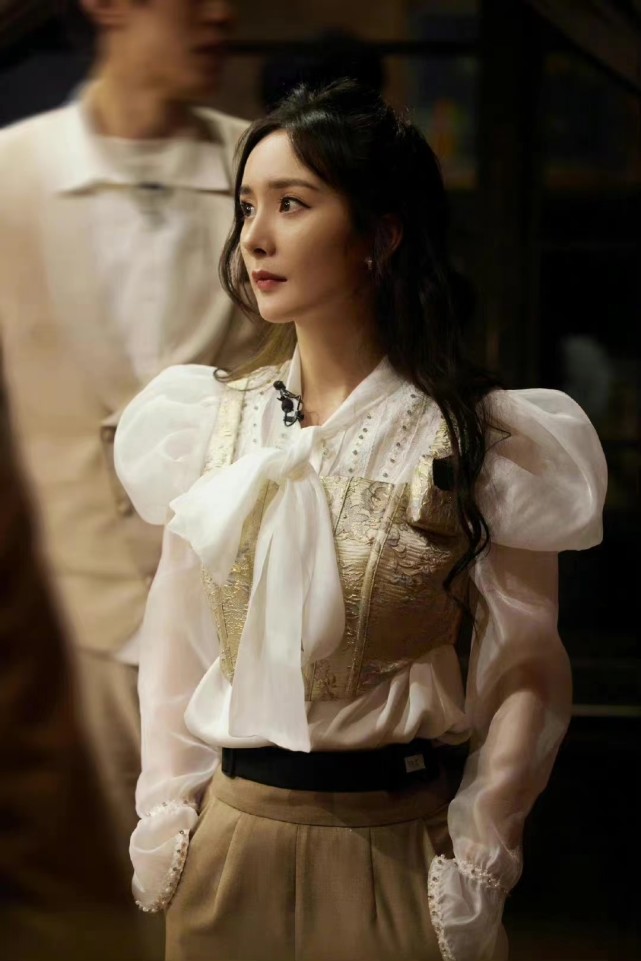 杨幂|杨幂眼角受伤的伤疤首度曝光，长达三四厘米，化妆也遮不住