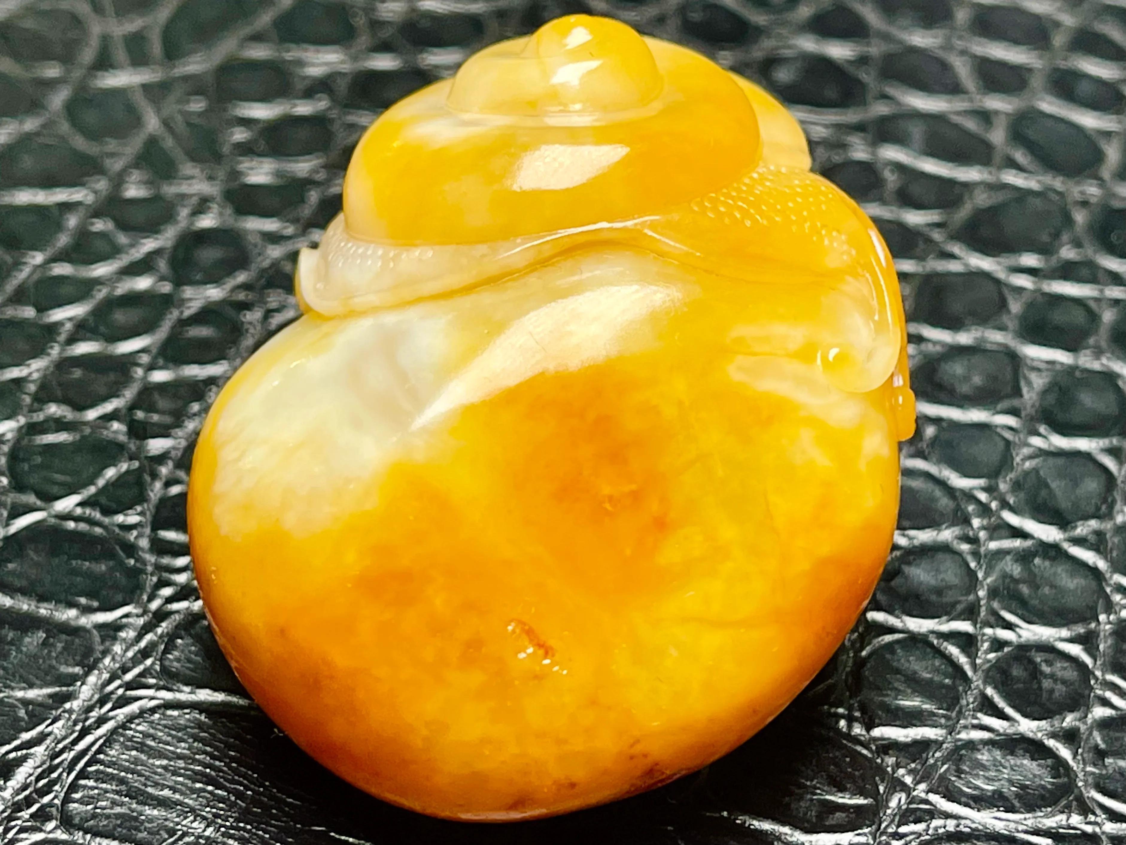 雕刻|百里挑一的“金包银”，为何要雕一只蜗牛？和田籽料“安居”！