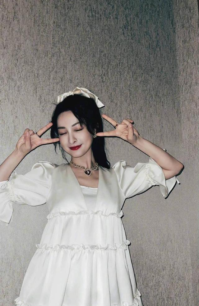 李冰冰|《大侦探7》中，大张伟说吴昕是装傻界的碧昂丝，称为“装傻丝”