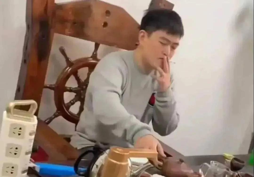 短发|赵本山儿子发飙,新店开业无人捧场,感叹老赵影响力不行了!