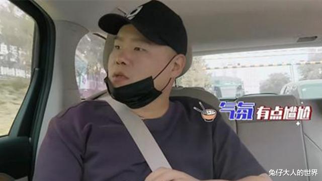 岳云鹏|德云社岳云鹏探班《窝头会馆》，收到三八节礼物，却遭张国立调侃