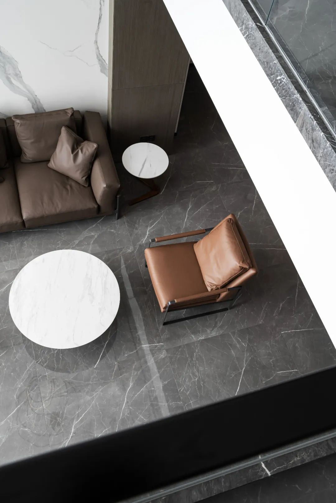 280㎡至简轻奢,玲珑别致的悬挑顶层复式