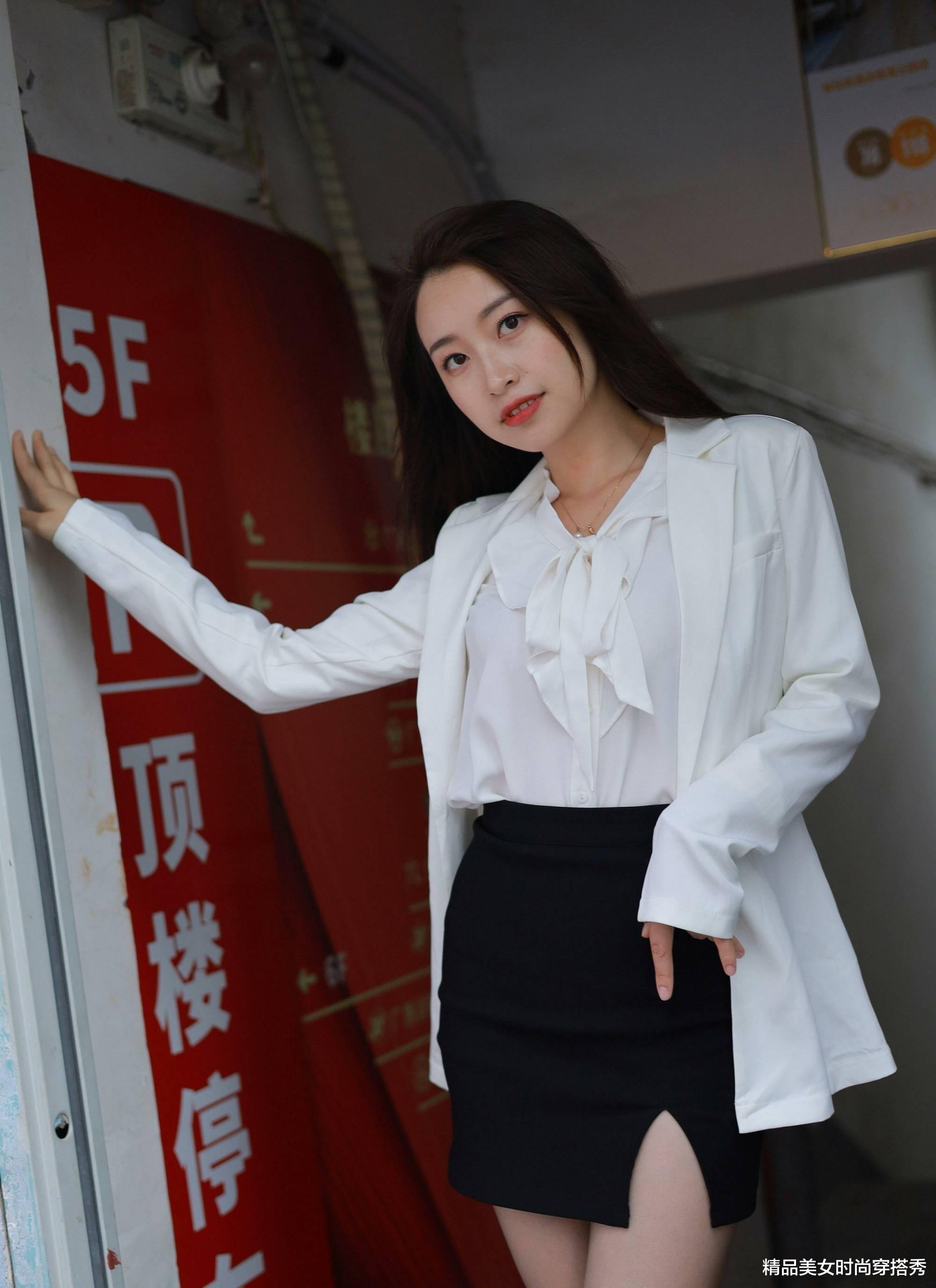 穿衣搭配|白衬衫太适合通勤穿了,飘带+V领,尽显优雅,知性大方